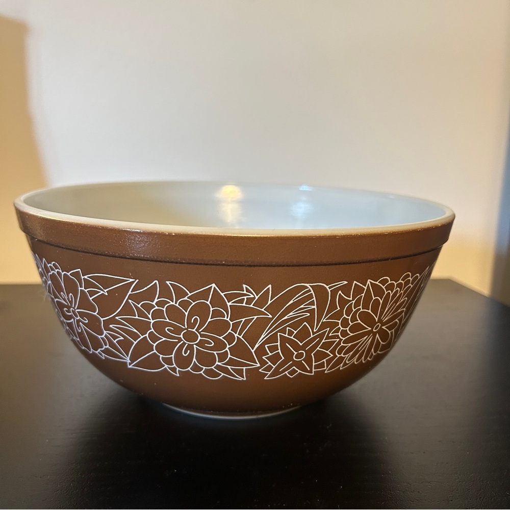 Pyrex 403 Vintage Woodland Brown Bowl 2.5 L